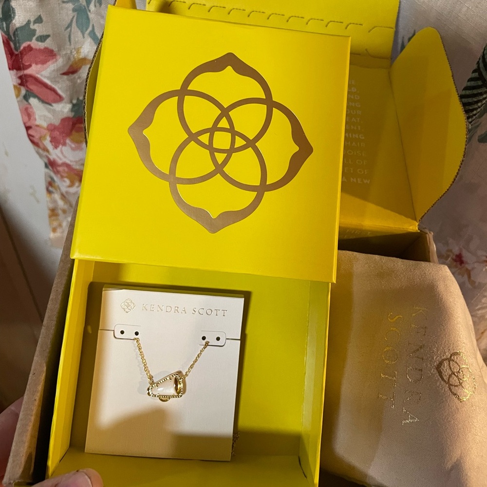 Kendra Scott cheer necklace
